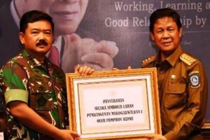 Panglima TNI secara simbolis menerima hibah lahan untuk pembangunan Makogabwilhan I,